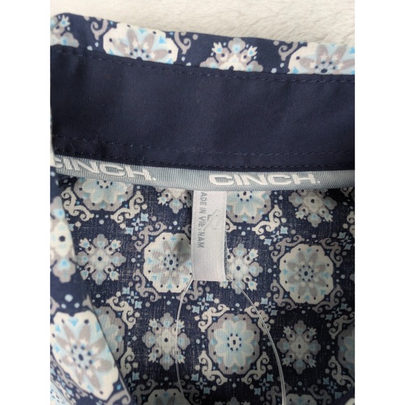 Cinch Long Sleeve‎ Button Up Shirt Womens Large Blue Floral Geometric Print NWT - Picture 3 of 8